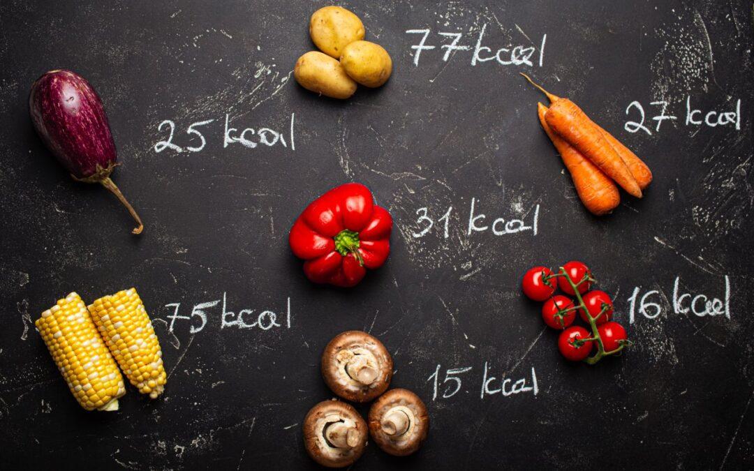  Kaloryczność popularnych owoców i warzyw – ile kalorii ma banan, jabłko, pomidor, a ile kromka chleba? 